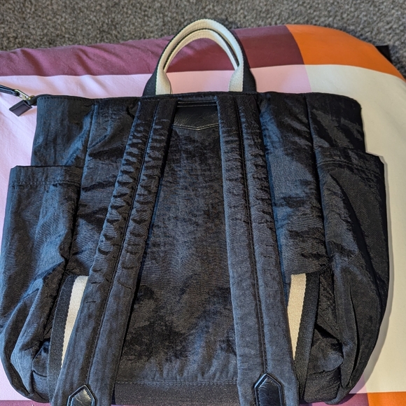 Universal Thread - Picture 2 of 4